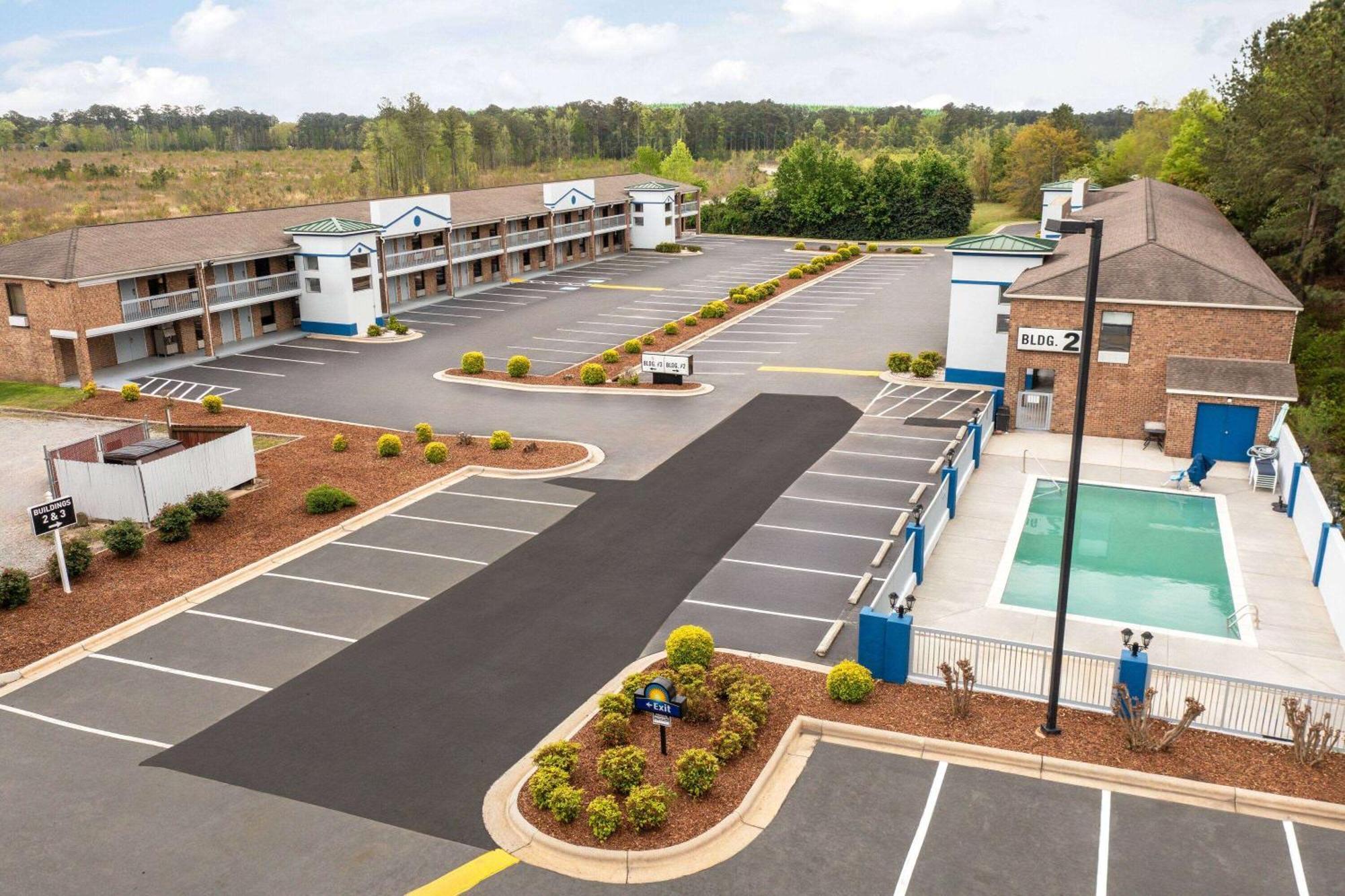 Hotel Days By Wyndham Roanoke Rapids