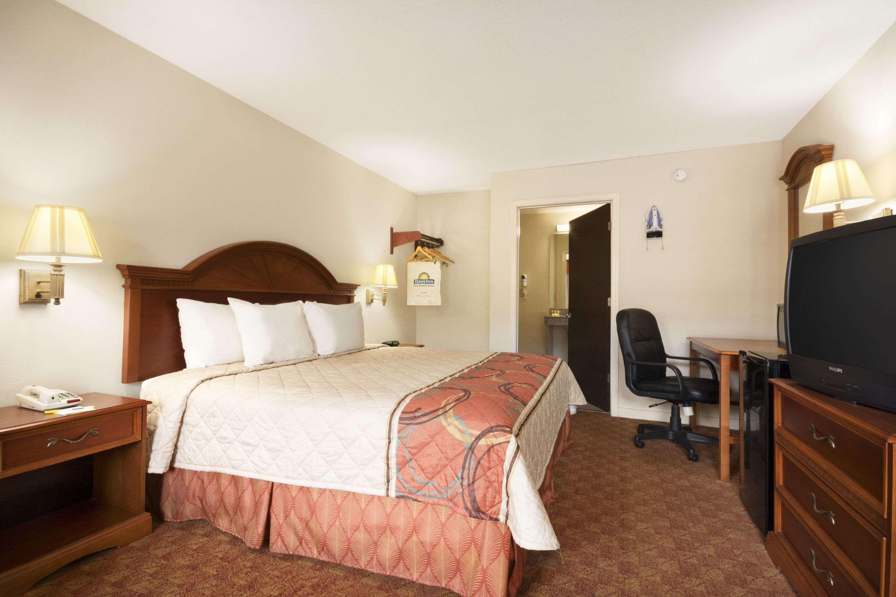 Days By Wyndham Roanoke Rapids