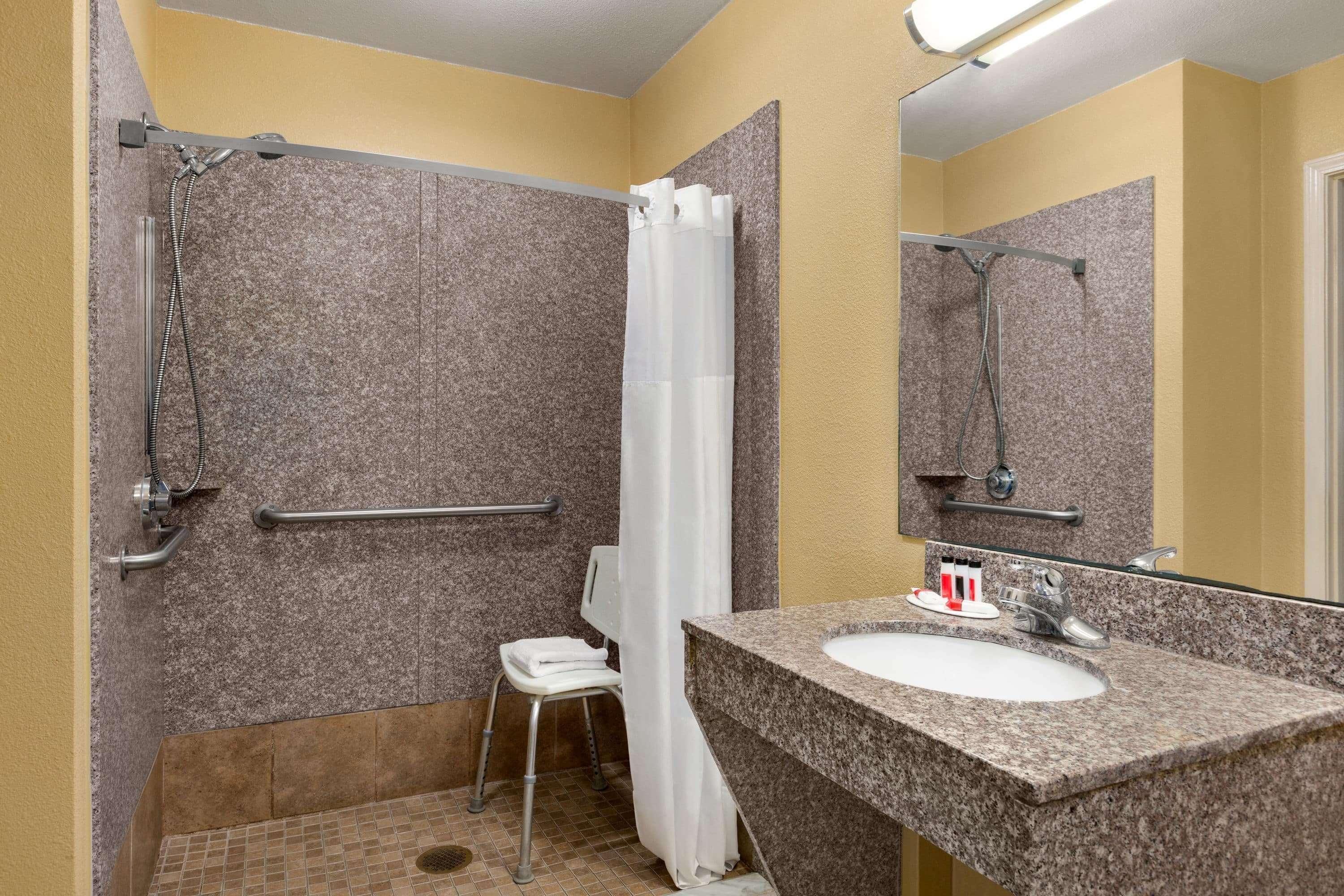 Days By Wyndham Roanoke Rapids
