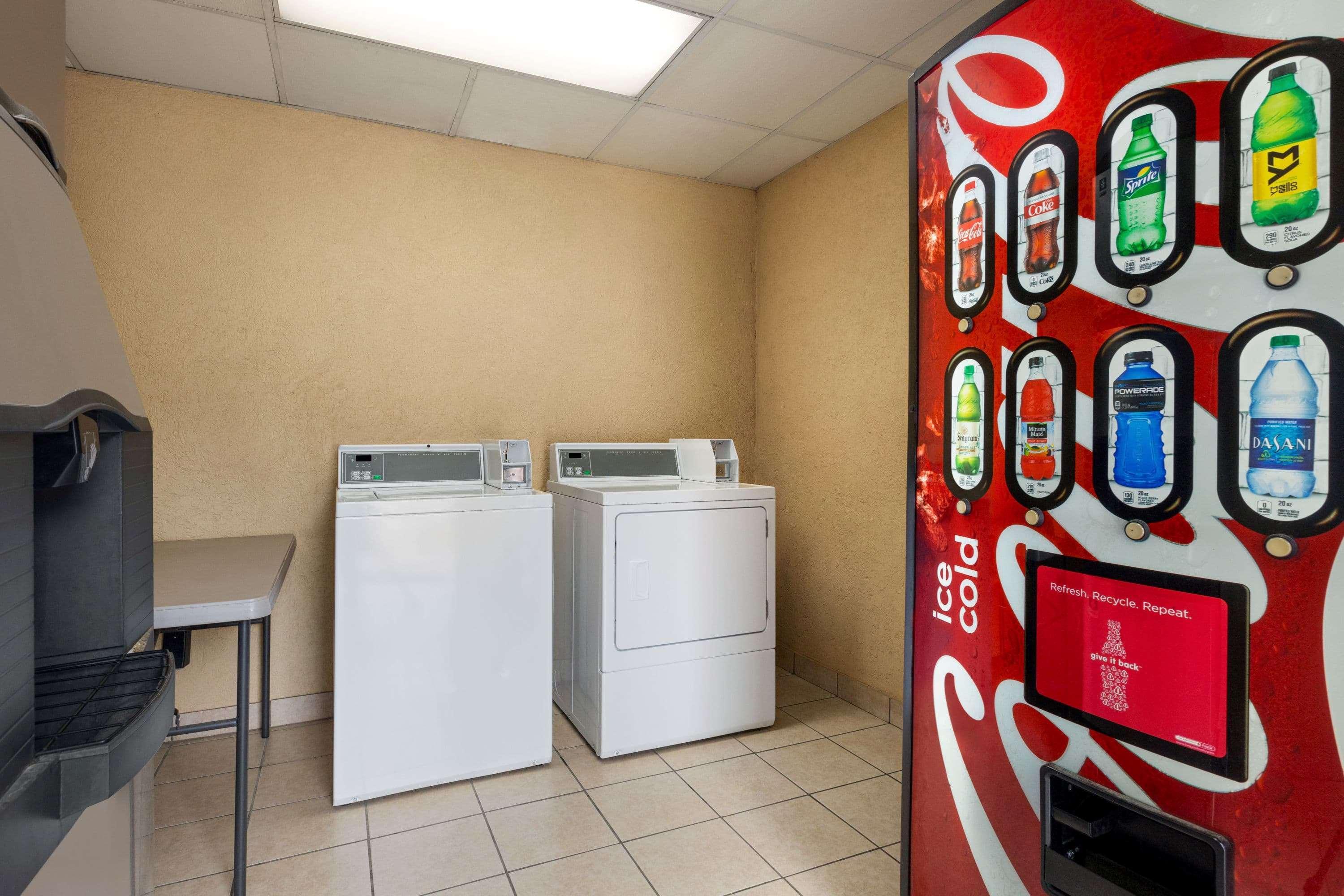 Days By Wyndham Roanoke Rapids Hotel