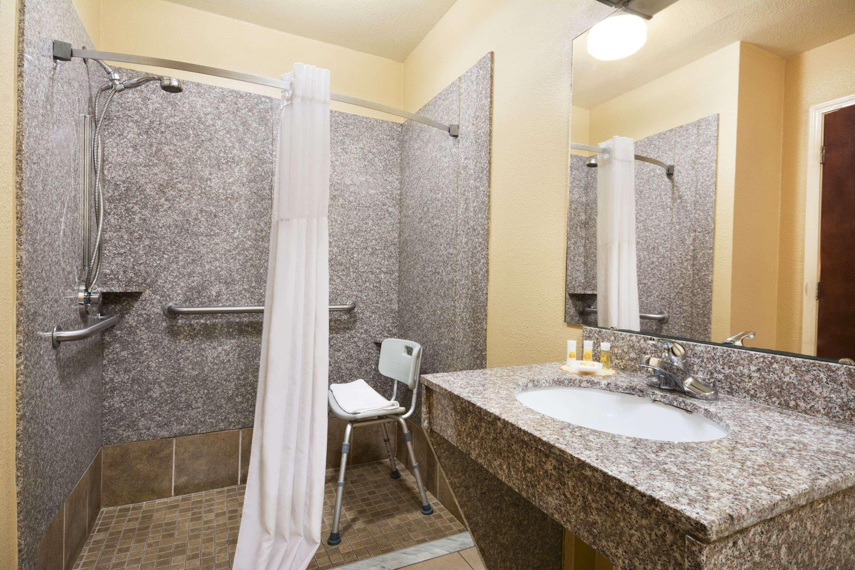 Days By Wyndham Roanoke Rapids 3*