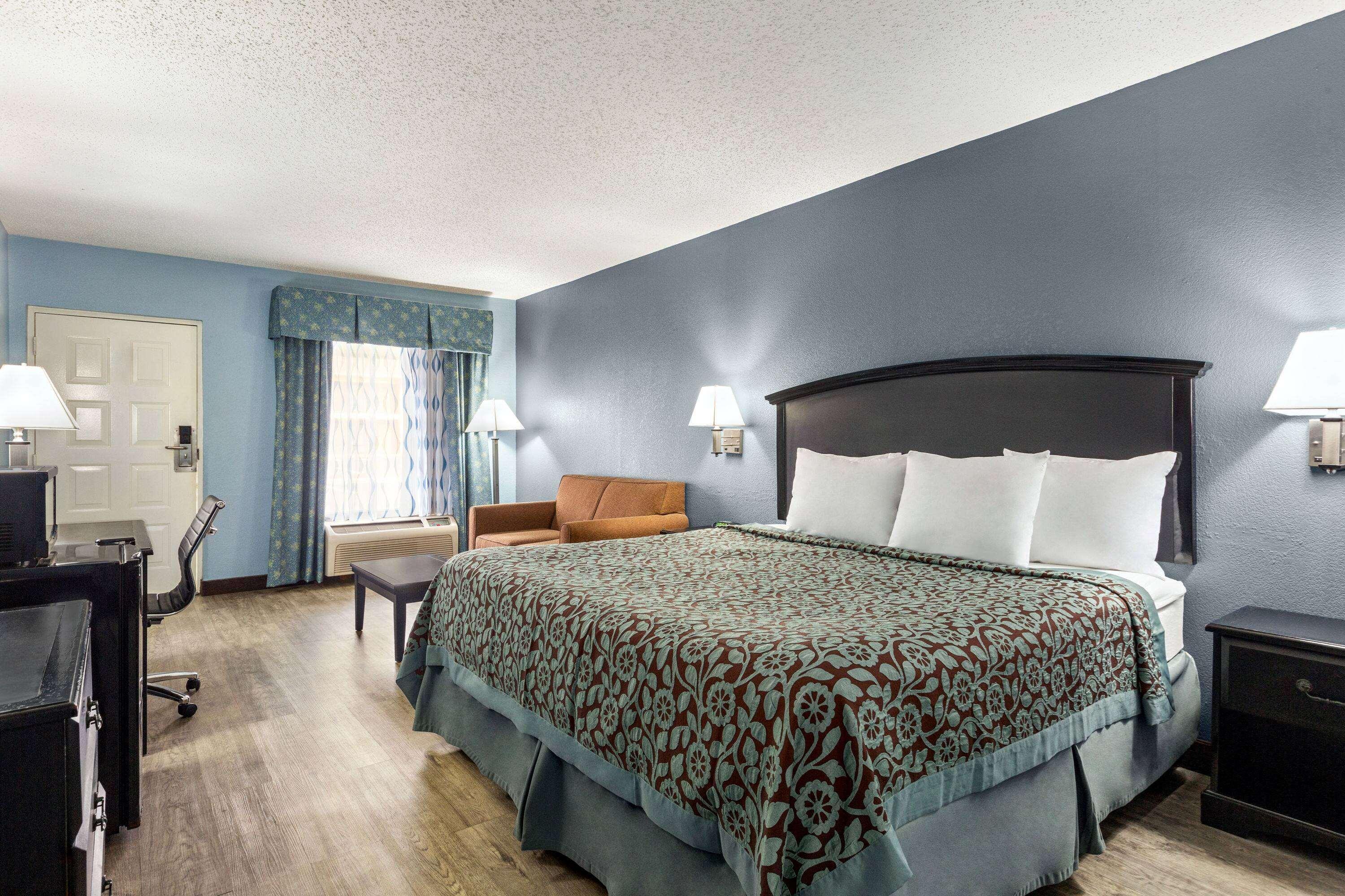 Days By Wyndham Roanoke Rapids