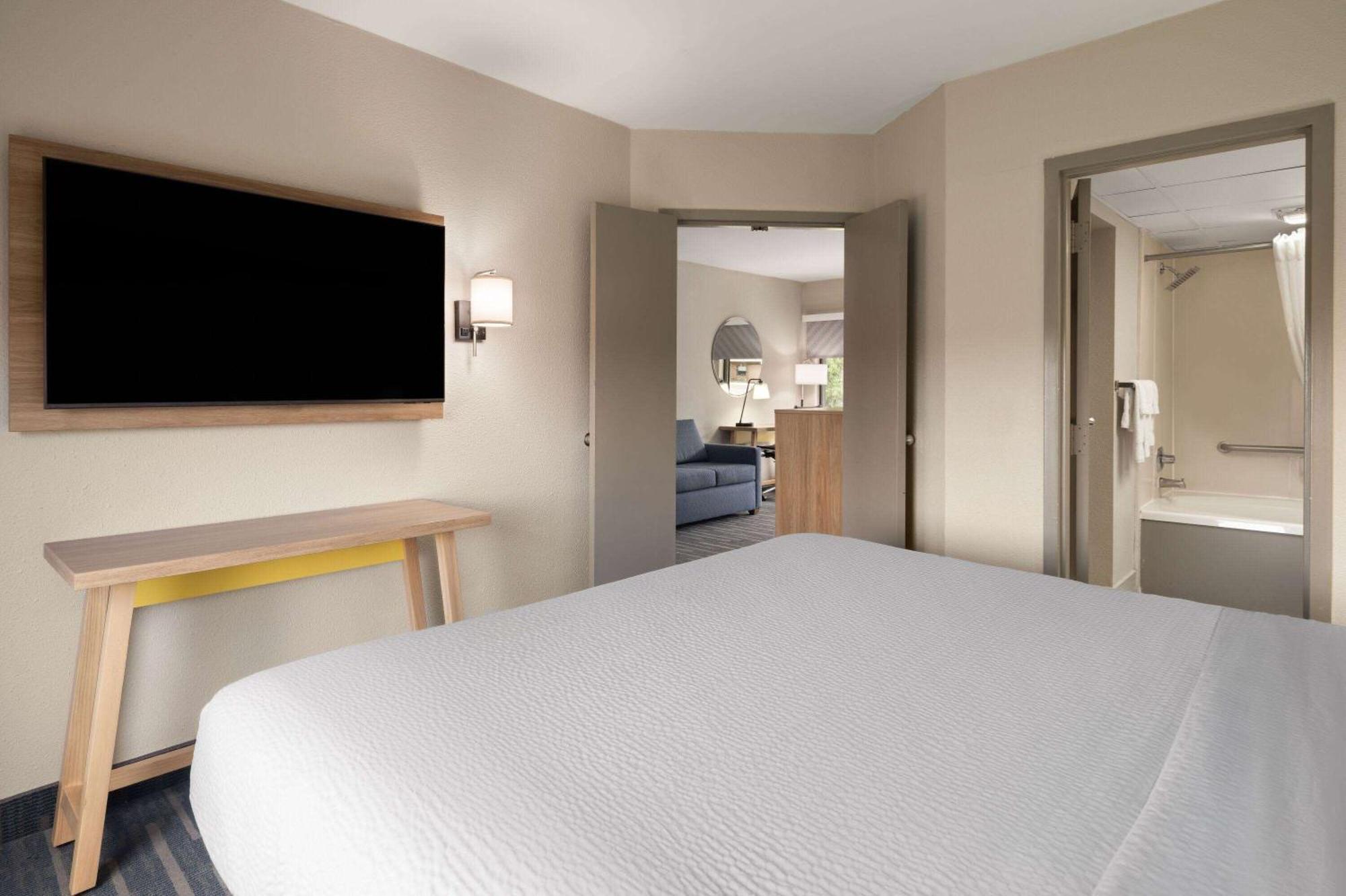 Days By Wyndham Roanoke Rapids Hotel 3*