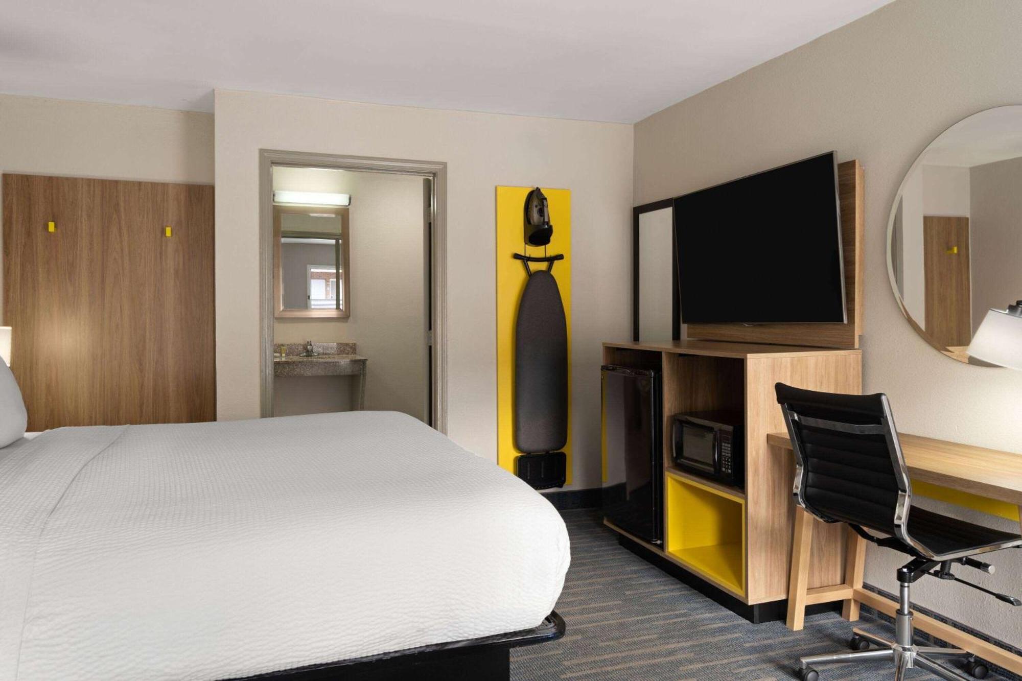 Days By Wyndham Roanoke Rapids Hotel