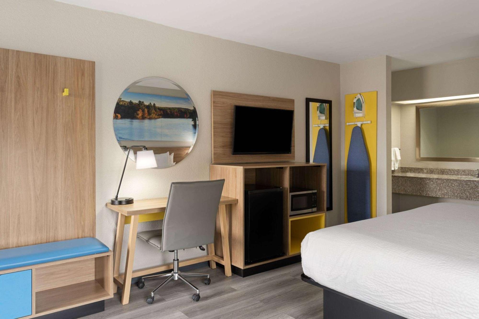 Hotel Days By Wyndham Roanoke Rapids